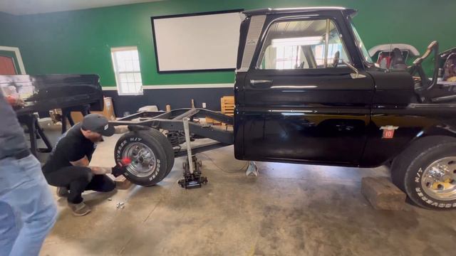 Black Dice Ep. 1 | DIY Air Ride Installation | Getting Started смотреть онлайн