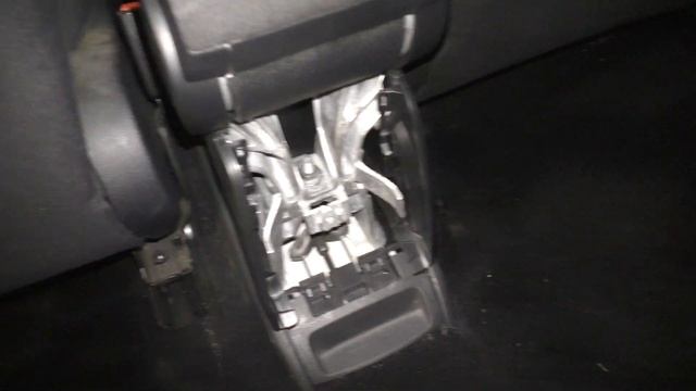 VW Polo Sedan - Как подтянуть ручник