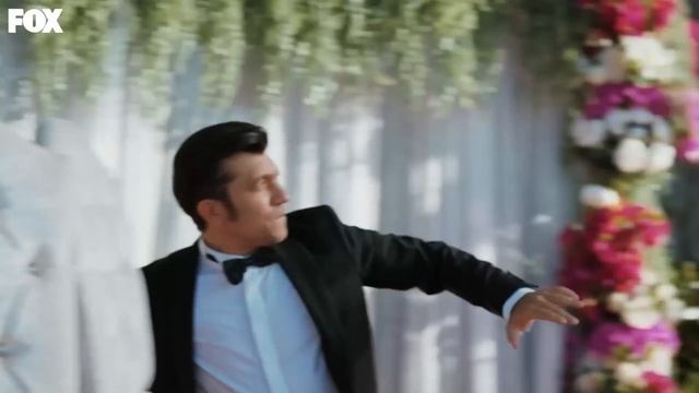 Halil İbrahim Düğünü Bastı! - Hudutsuz Sevda 5. Bölüm смотреть онлайн