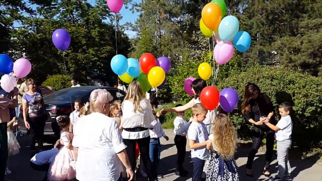 Прощание с детством - шарики в небо... (Кишинёв, детсад Ласточка, 22.05.2018) смотреть онлайн