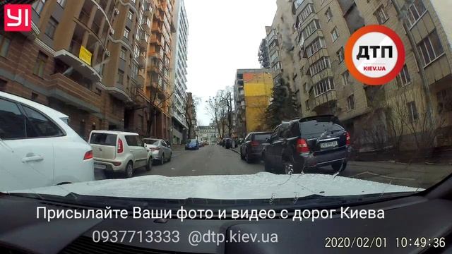 Пообщались с очень милым водителем автомобиля ягуар в Киеве на улице Гоголевская, решил поехать в о смотреть онлайн