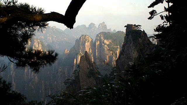 Ду Фу (712—770) ВЗИРАЯ НА СВЯЩЕННУЮ ВЕРШИНУ смотреть онлайн