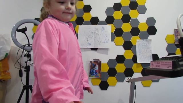 Переделка детской кофты. Вторая жизнь старых вещей.] смотреть онлайн