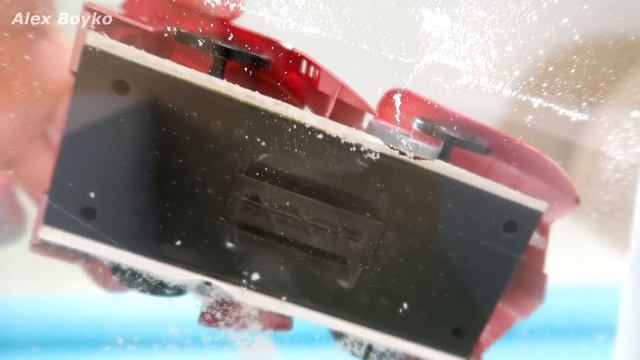 Что внутри машинки которая ездит по стенам и потолку? alex boyko смотреть онлайн