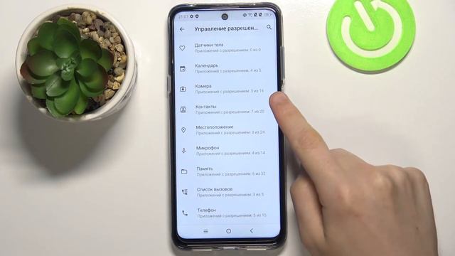 Как поменять разрешения приложений в TCL 20 5G / Доступ приложений к данным смотреть онлайн