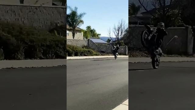 DRZ400 Wheelie ?? смотреть онлайн