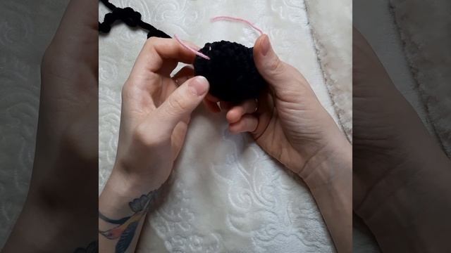 Устанавливаем сустав в ножку. МК Любчики. Вяжем крючком. смотреть онлайн