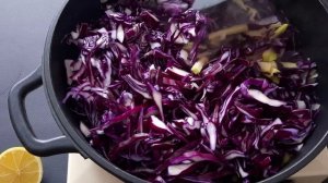 Она такая разная. ТУШЕНАЯ КРАСНОКОЧАННАЯ КАПУСТА. Очень вкусно. ПОСТНЫЙ рецепт.