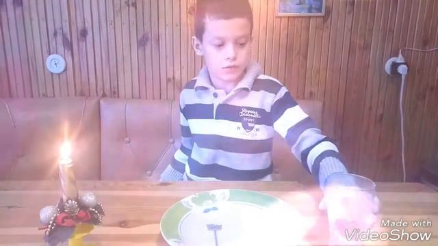 Сашин блог Как достать предмет со дна тарелки с водой не намочив руки