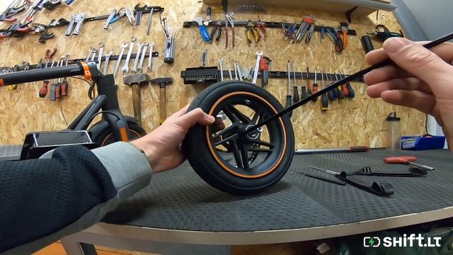 How to replace tire or tube for Ninebot F30/F40/F60 scooter смотреть онлайн