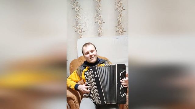 Красивое "Танго" играет на баяне Павел Сивков. Запись сделана 31 марта 2022 года из эфира музыканта смотреть онлайн