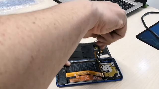 Замена Аккумулятора HONOR 10i, Как Заменить АКБ на HONOR 10i смотреть онлайн