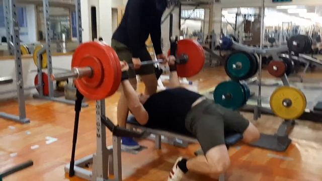 Пауэрлифтинг в натураху, жим лежа! Powerlifting смотреть онлайн