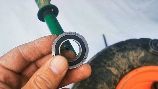 Ремонт колеса на садовой тачке. Замена подшипников. смотреть онлайн