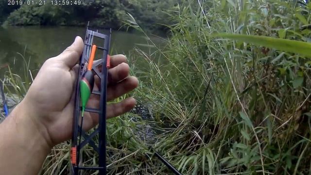 Ловля крупной плотвы в июле маховой удочкой !!! смотреть онлайн