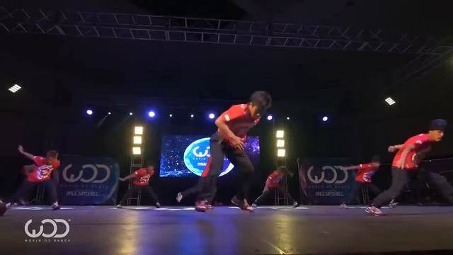 Подростки из Японии взорвали World of Dance!!! Классная командная работа! смотреть онлайн