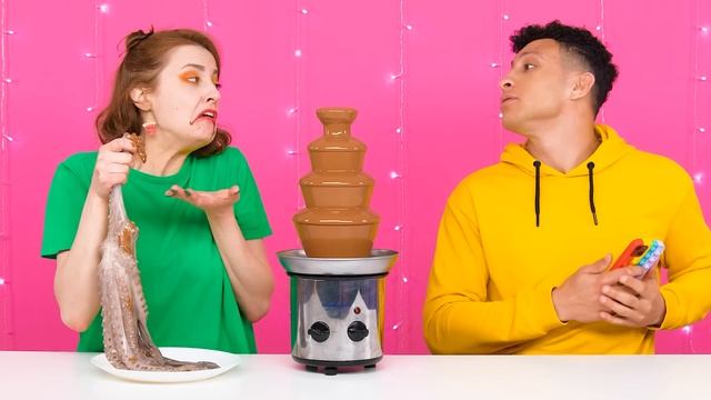 Шоколадное фондю Челлендж | Смешные ситуации с едой от RaPaPa Challenge смотреть онлайн