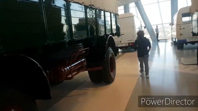 Музей Мерседес бенс в Штутгарте смотреть онлайн