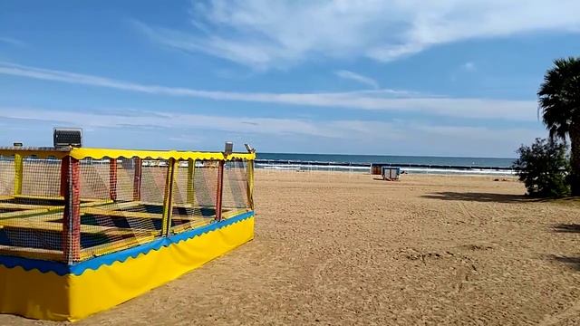 Прогулка по ... Камбрильс. Бесконечные пляжи Коста Дорада. смотреть онлайн