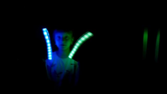 Мои танцы со светящимися кроссовками для школы. смотреть онлайн