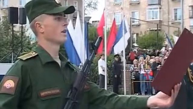 Курсанты приняли присягу на площади Металлургов смотреть онлайн