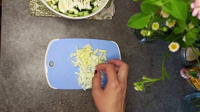 ?САЛАТ с копченой колбасой / Потрясающе вкусный, простой и быстрый САЛАТ? смотреть онлайн