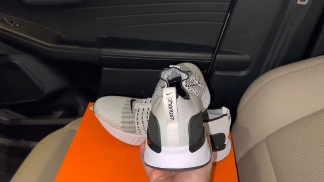 Nike React Phantom Run Flyknit 2 White Black shoes смотреть онлайн