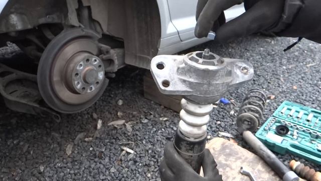 Výměna zadních tlumičů a pružin Octavia 2 (Audi A3) Replacement of rear shock absorbers and springs смотреть онлайн