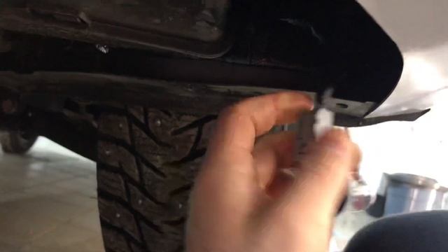 Новый Hyundai Solaris 2020 - замена лампочек в птф (дневных ходовых огней) своими руками за 5 минут