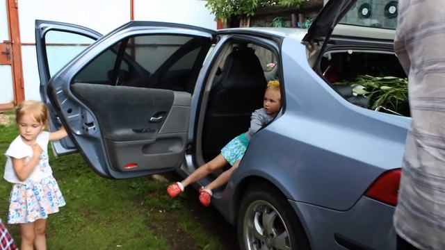 Папочка и дедушка привезли прабабушку с города Владимир. Встречаем смотреть онлайн