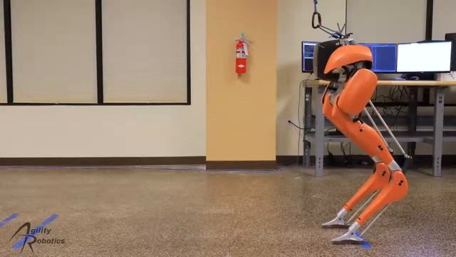 Робот Cassie научился подниматься по лестнице