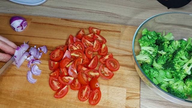 Салат с брокколи. Вкусный, полезный овощной салат. смотреть онлайн