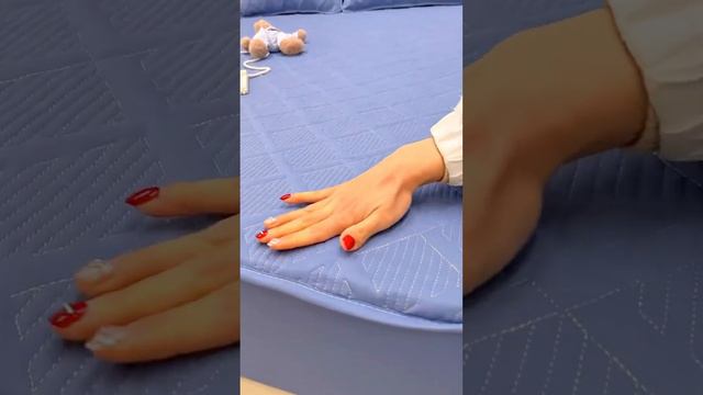 Our fitted sheets are perfect for those who prefer a minimalist and simple bedding style! смотреть онлайн