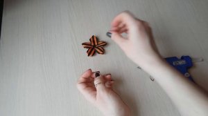 Брошь канзаши к 9 Мая своими руками. Мастер-класс.