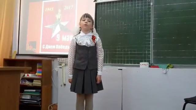 Софья Петухова читает произведение «Минута молчания» Анастасии Вержинской Парамоновой смотреть онлайн
