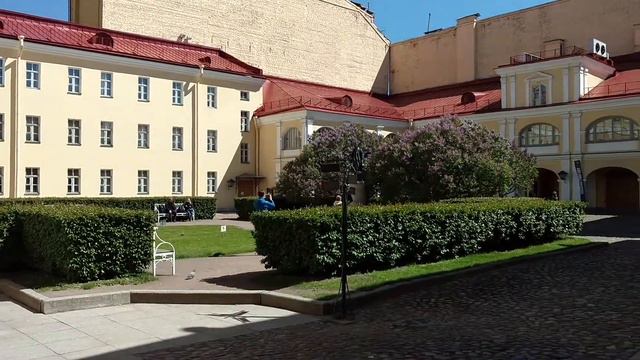 Дворик в музее Пушкина VID 20170604 131511758 смотреть онлайн