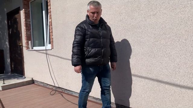 Строительство террасы к дому на бетоне, монтаж террасной доски и ограждений на двух балконах. смотреть онлайн