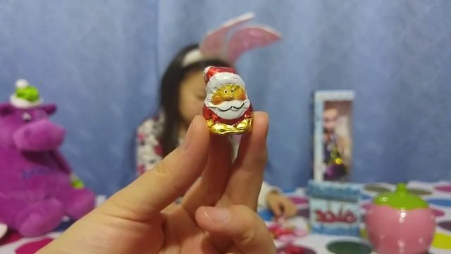 Новогодние подарки. Бегемотик Бонди, Эльза Холодное сердце и много сладостей смотреть онлайн