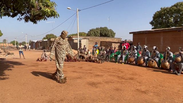 Акробатичний танець "пантер", Кот Д Івуар / Acrobatic dance "Panther", Cote d'Ivoire. смотреть онлайн