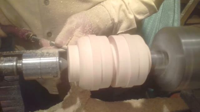 Точение утраченного куска от массива ножки стола. Часть 1 .Точение утраченного куска от массива ножк смотреть онлайн