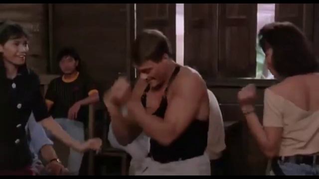 Jean-Claude Van Damme bailando Bye City - Junko Yagami смотреть онлайн