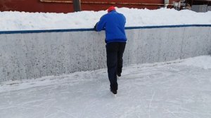 Как кататься на коньках.  Первый выход на лед