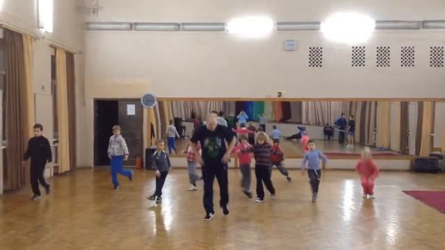 Тренировка Мы танцуем синхронный танец Break dance смотреть онлайн