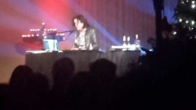 Steve Hogarth (H natural) Message to my girl @ Kruisherenkapel Uden смотреть онлайн