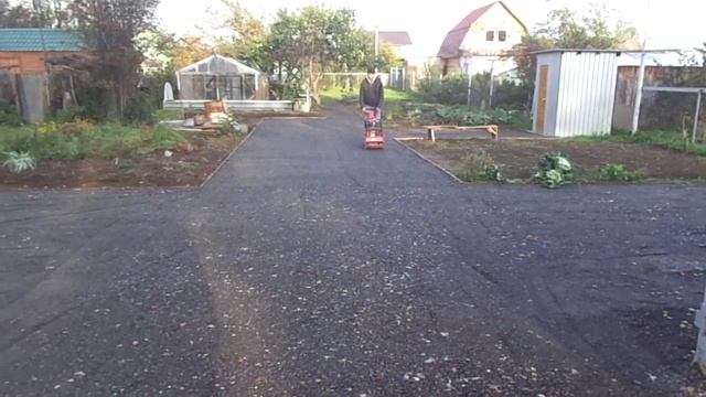 Асфальтовая срезка (крошка). Парковка и виброплита. смотреть онлайн