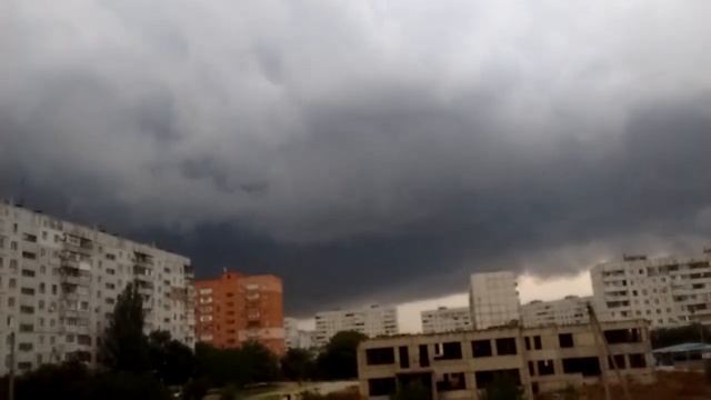 Небо над нами свинцовыми тучами... смотреть онлайн