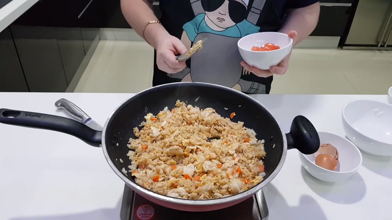 Као пад гай (Khao Pad Gai) Жареный рис с курицей. Тайский рецепт. смотреть онлайн