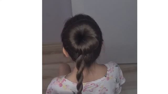 Праздничная прическа с бубликом смотреть онлайн