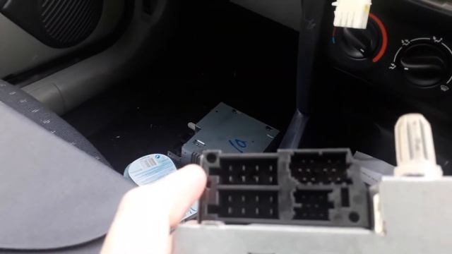 Failed Attempt At A How To Video: Clio Radio Replacement Gone Wrong! смотреть онлайн