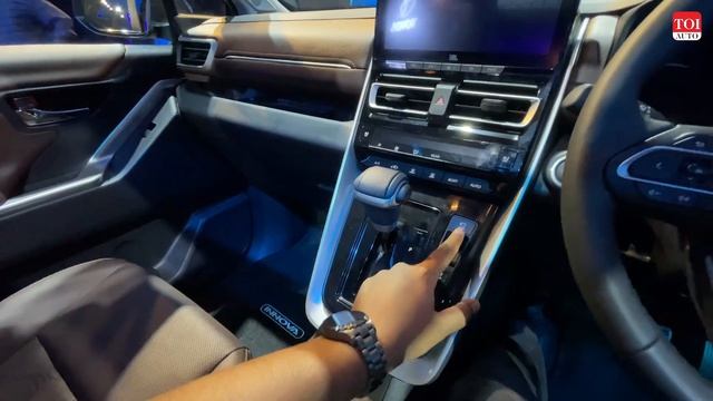 Toyota Innova Hycross Hybrid: Business-class comfort with hatchback efficiency! | TOI Auto смотреть онлайн